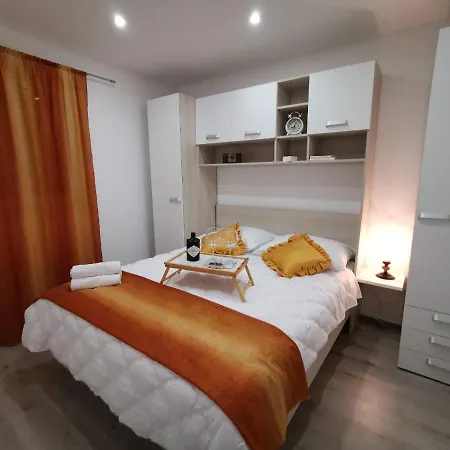 Pina 1 Apartment *