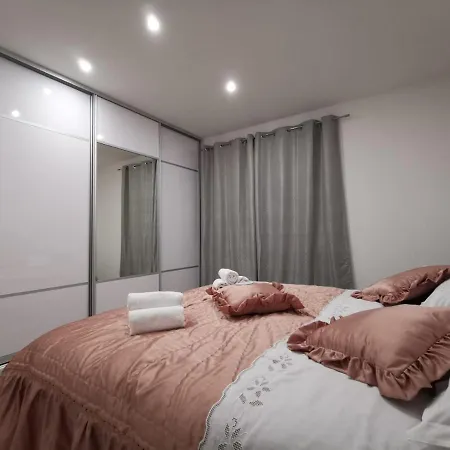 Pina 1 Apartment *