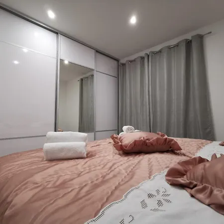 Pina 1 Apartment *