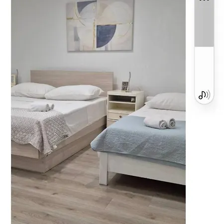 Pina 1 Apartment *