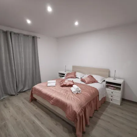 Pina 1 * Kaštela